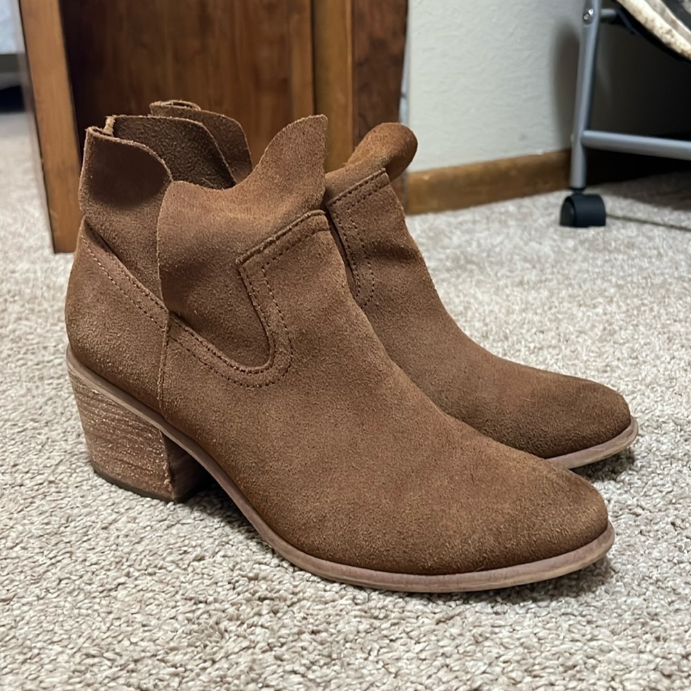 Brown/Tan Boots